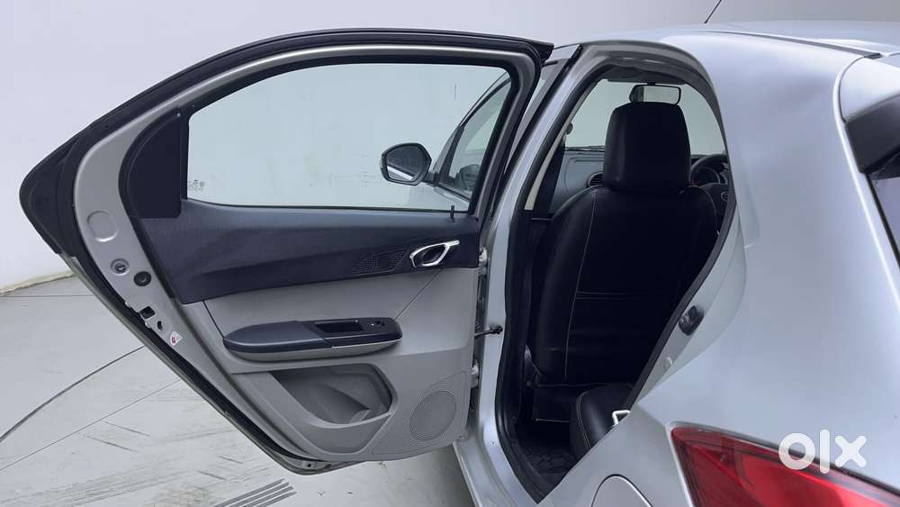 Tata Tiago Xza, 2017, Petrol