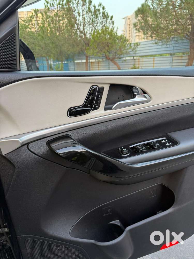 Mahindra Xuv700 2.2 Ax 7 Diesel At Str, 2023, Diesel