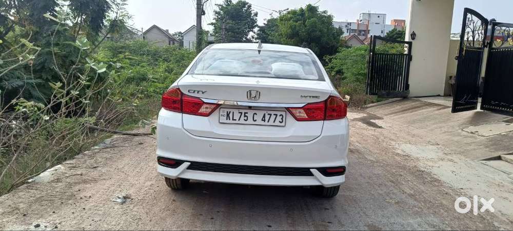 Immaculate Honda City V (december 2022) For Sale