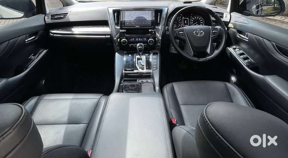 Toyota Vellfire 2.5 Executive Lounge, 2022, Petrol