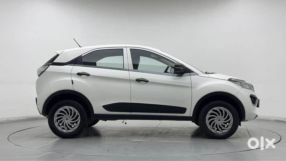 Tata Nexon 1.2 Revotron Xma, 2018, Petrol