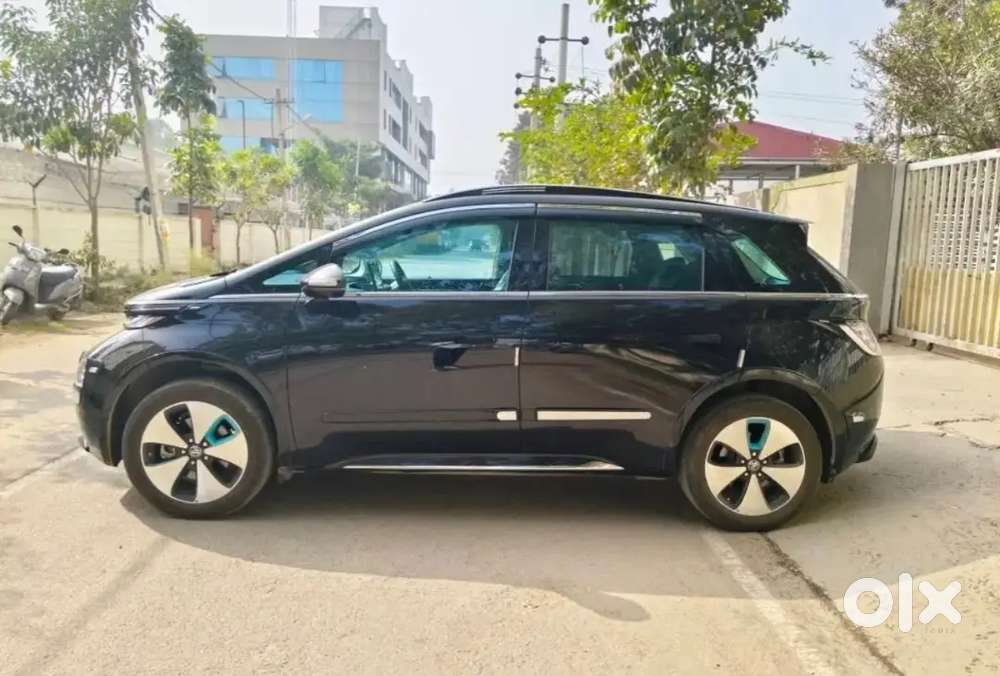 Mg Windsor Ev Essence Top End