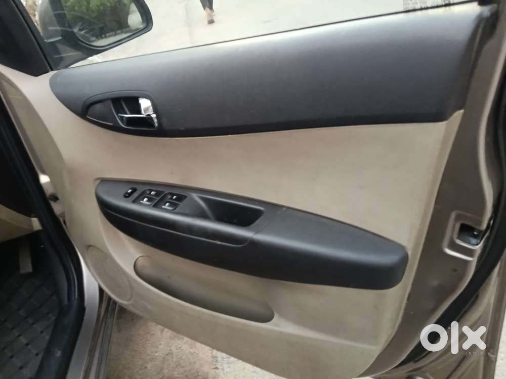 Maruti Suzuki Swift Vxi 1.2 Abs Bs-iv, 2016, Cng & Hybrids