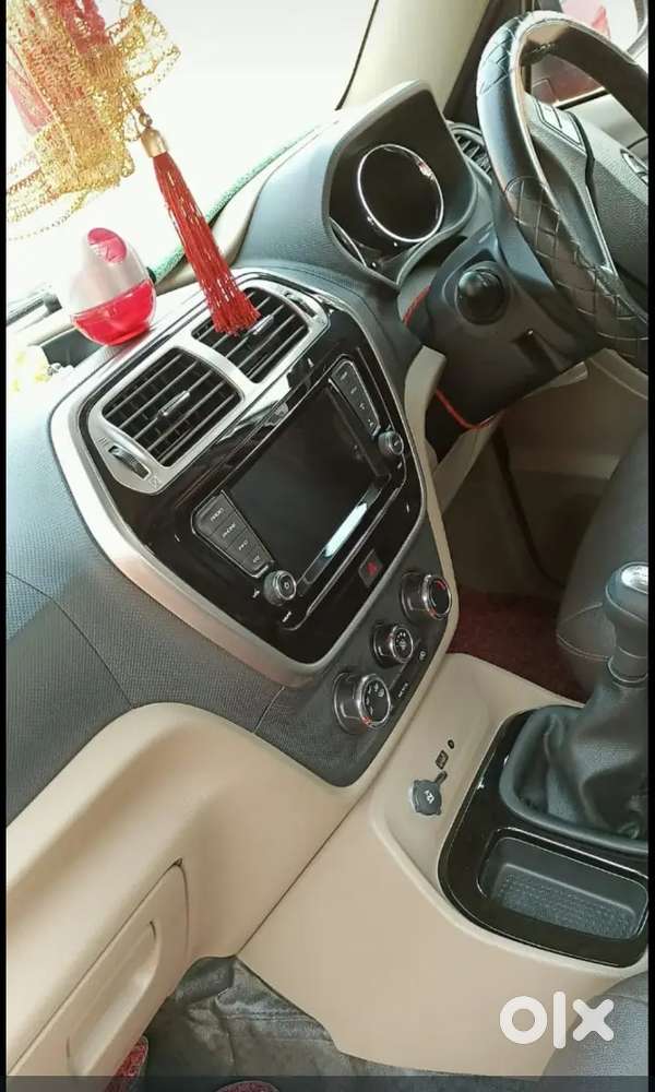 Mahindra Tuv 300 2020 Dual Tone