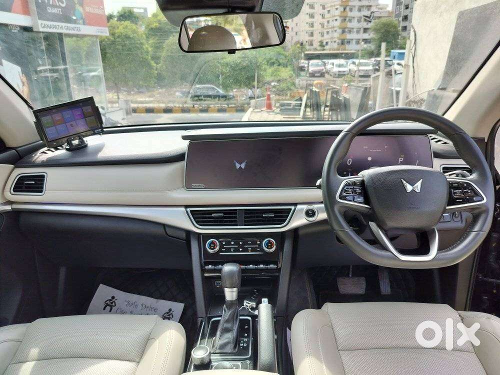 Mahindra Xuv700 2.2 Ax 7 Diesel At Str, 2023, Diesel