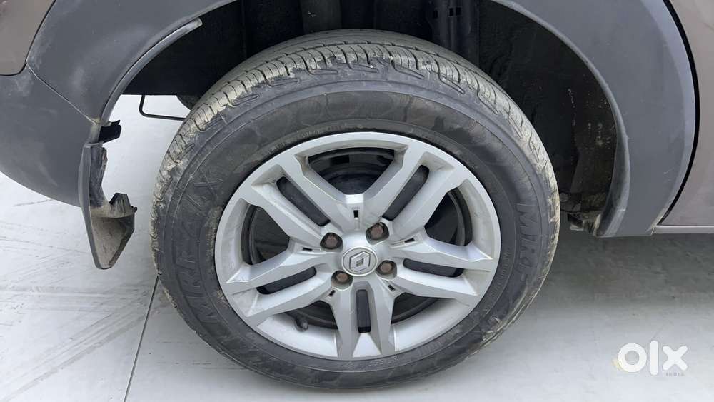 Renault Triber Rxz, 2022, Petrol