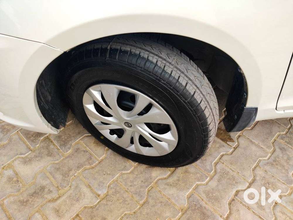 Maruti Suzuki Swift Dzire 1.2 Vxi Bsiv, 2016, Petrol