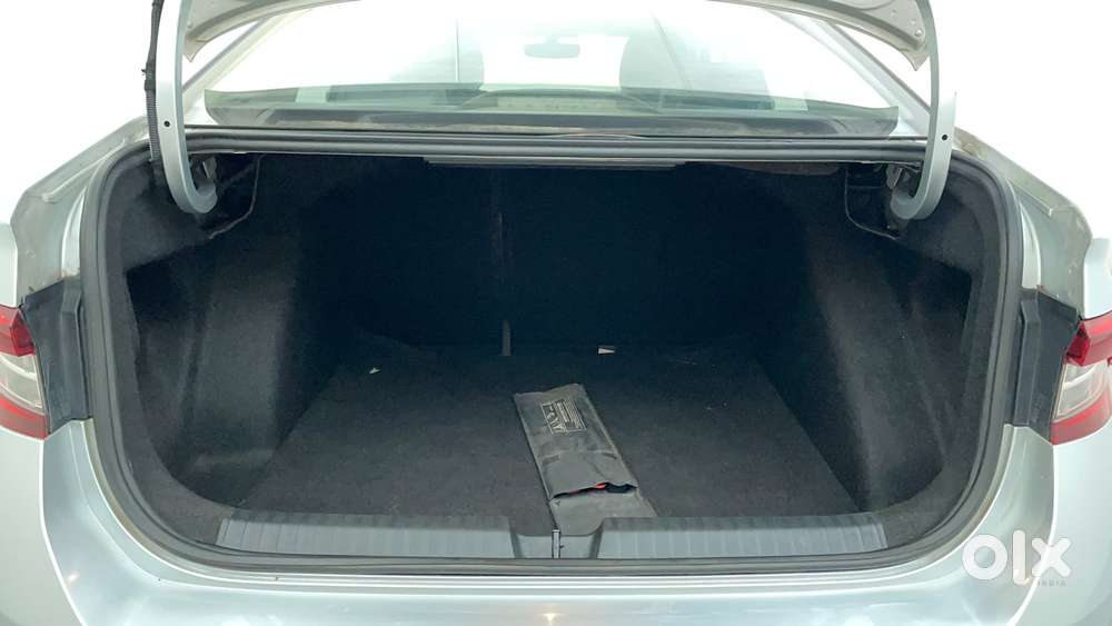 Skoda Slavia Style 1.0l Tsi At, 2022, Petrol