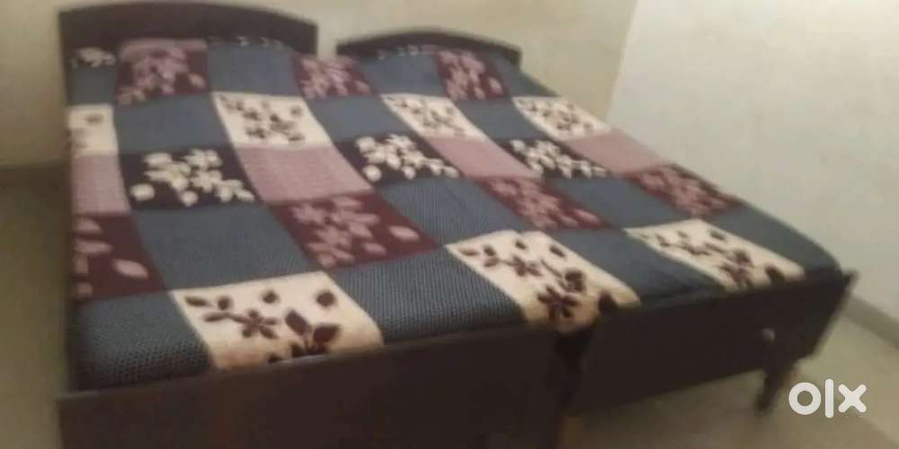 BOYS PG WITH ALL FACILITIES (NEAR BUS STAND)