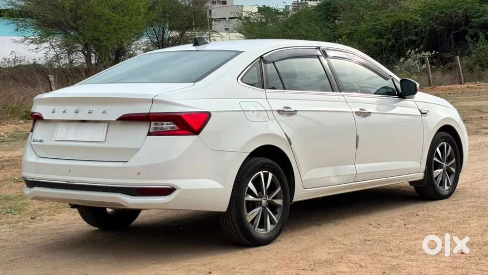 Skoda Slavia Style 1.0l Tsi Mt, 2023, Petrol