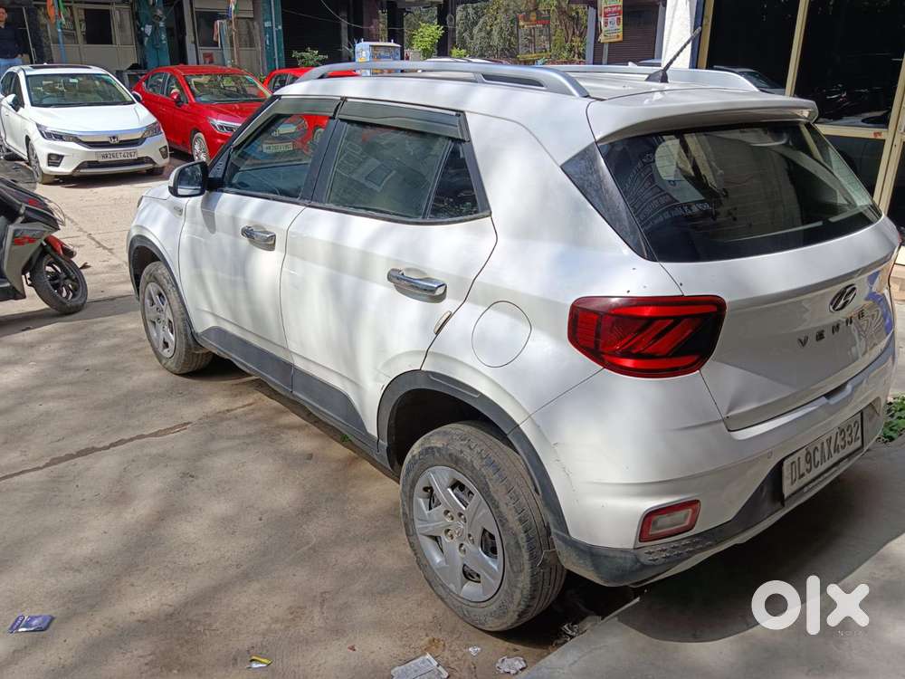 Hyundai Venue 1.2 S (o), 2022, Petrol