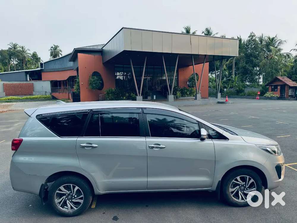 2022 Crysta Single Ownership 2lakh Kilometers