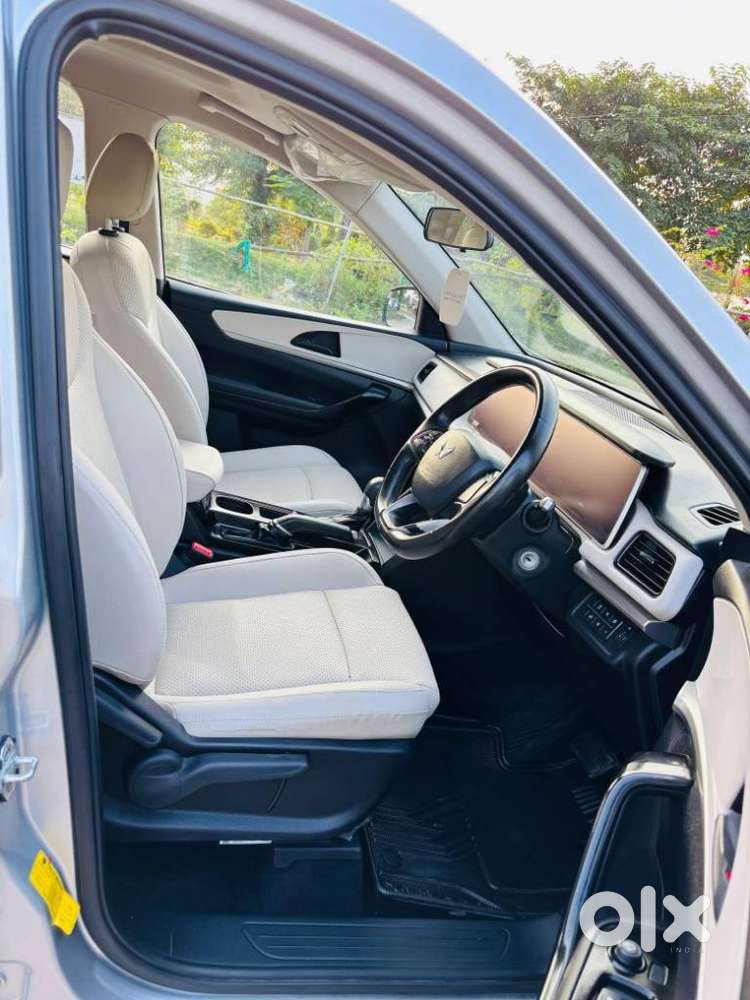 Mahindra Xuv700 2.2 Ax 5 Diesel At 7 Str, 2022, Diesel