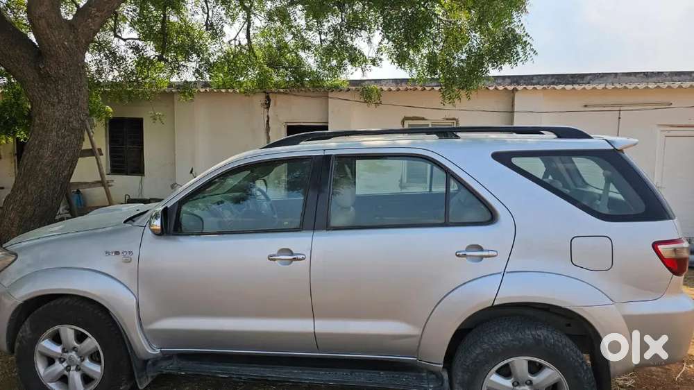 Fortuner 2010 Model Single Owner 177000 Km Driven Slightly Negotiable