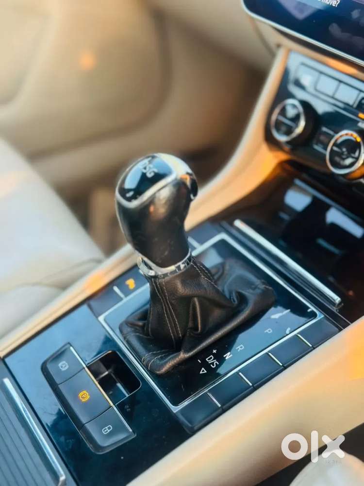 Skoda Superb [2014-2016] 1.8 Style Tsi At, 2017, Petrol