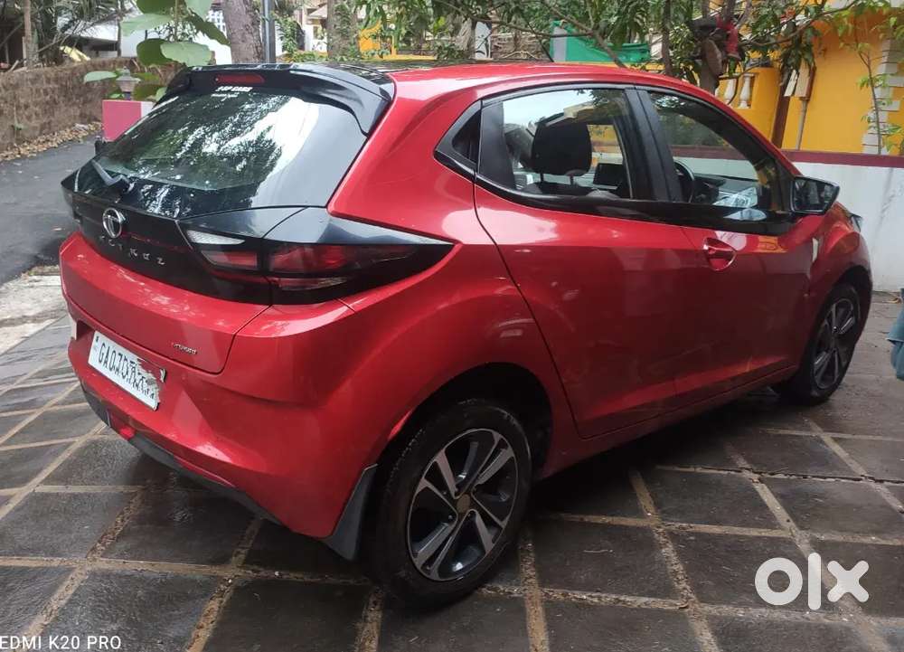 Tata Altroz Xz Plus I Turbo 2022 Downtown Red Colour ( Black Top)