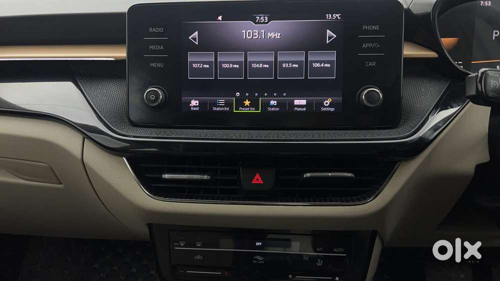 Skoda Slavia Style 1.0l Tsi At, 2023, Petrol