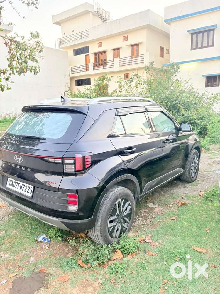 Hyundai Venue 2024 Petrol 17400 Km Driven