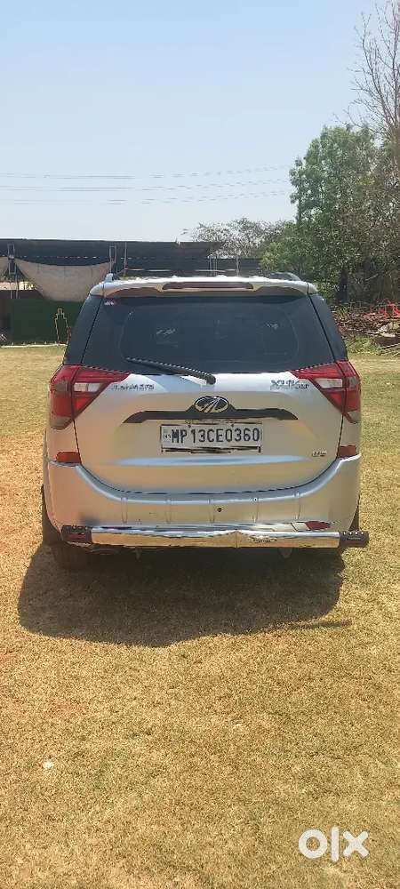 महिंद्रा Xuv 500 फोर व्हीलर