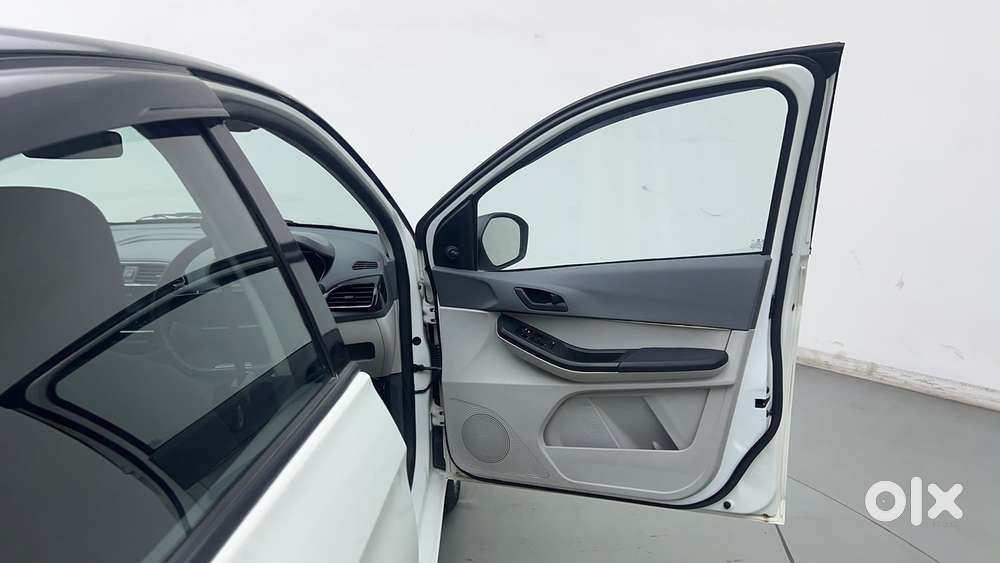 Tata Tiago 1.2 Revotron Xm Cng, 2025, Cng & Hybrids