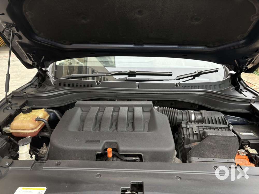 Mahindra Xuv700 2.0 Ax 5 Petrol Mt 7 Str, 2022, Petrol