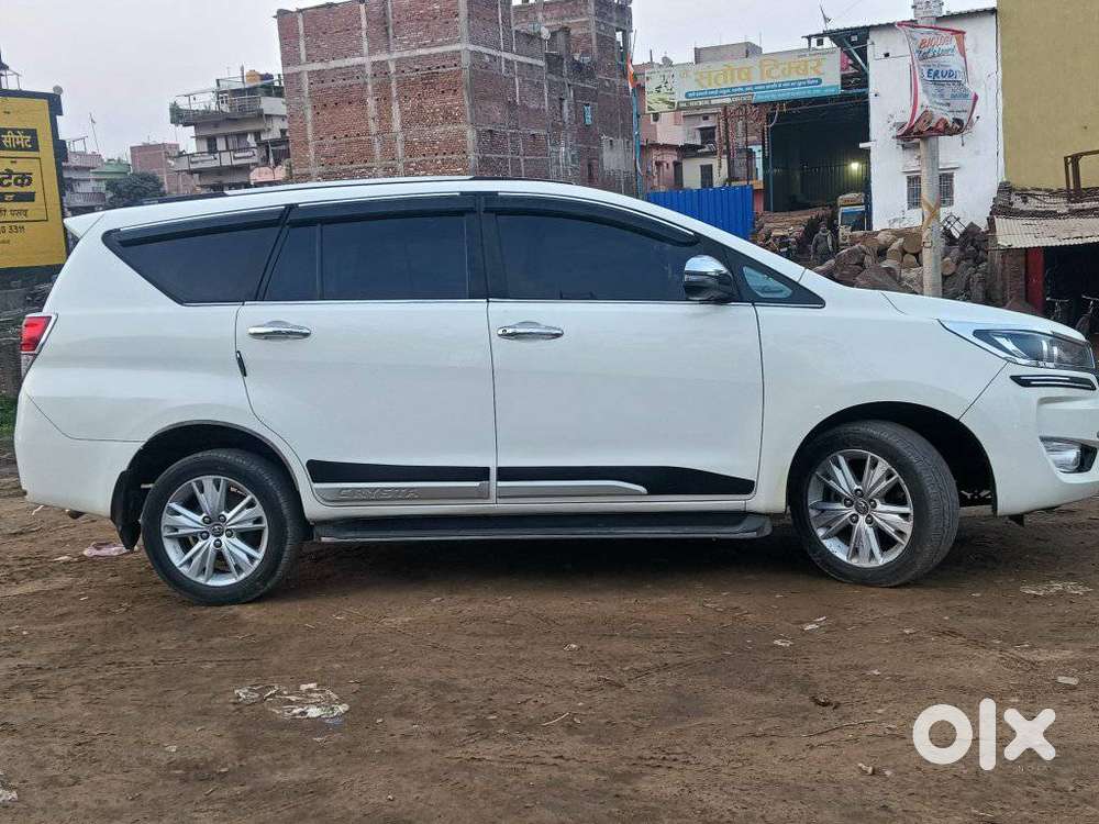 Toyota Innova Crysta 2.4 G Plus Mt 8 Str, 2020