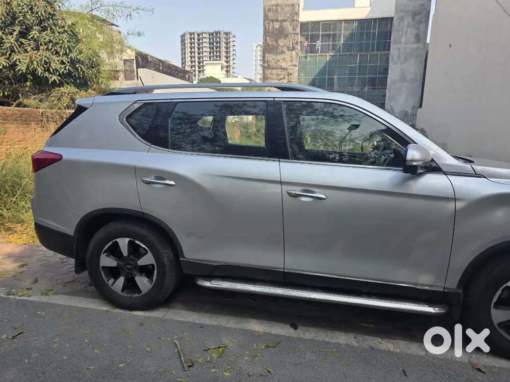 Mahindra Alturas G4