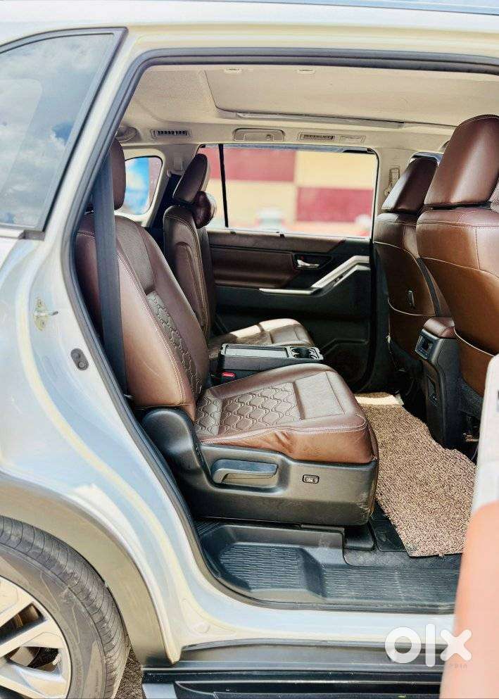 Toyota Innova Hycross 2.0 Zx (o) Hybrid 7 Str, 2024, Petrol