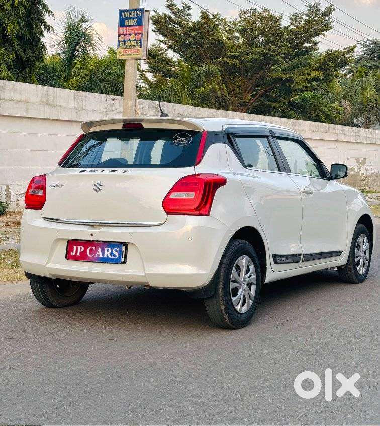 Maruti Suzuki Swift Vxi + Manual, 2022, Petrol