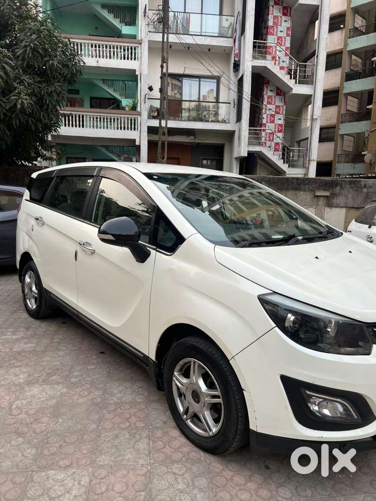 Mahindra Marazzo M6, 2018, Diesel