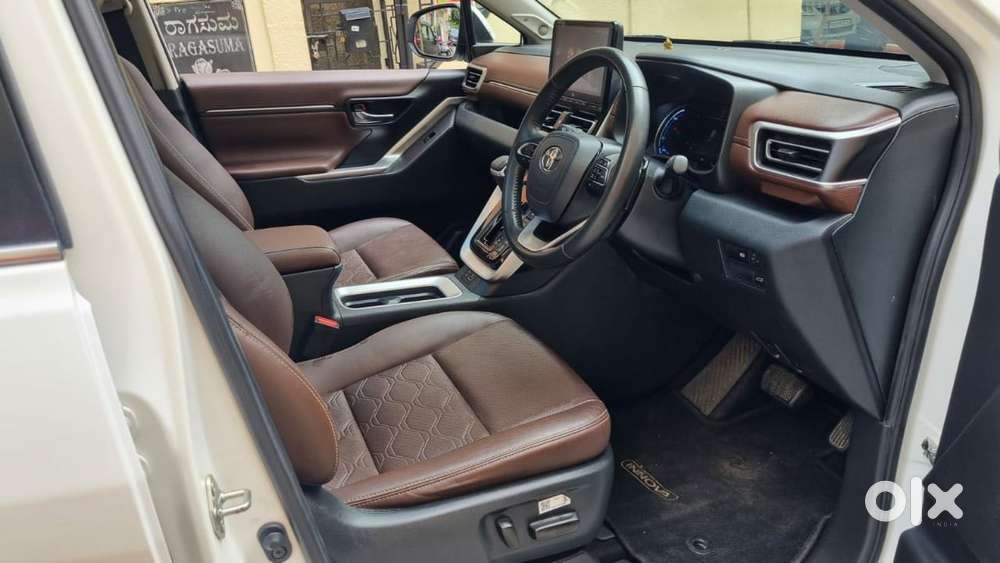 Toyota Innova Hycross 2.0 Zx (o) Hybrid 7 Str, 2024, Petrol