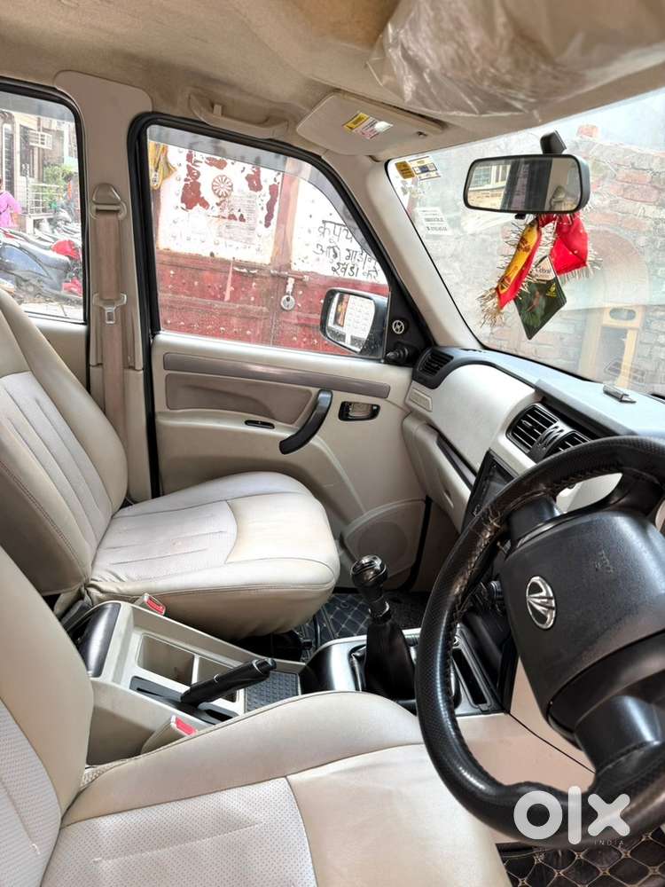 Black Mahindra Scorpio 2019