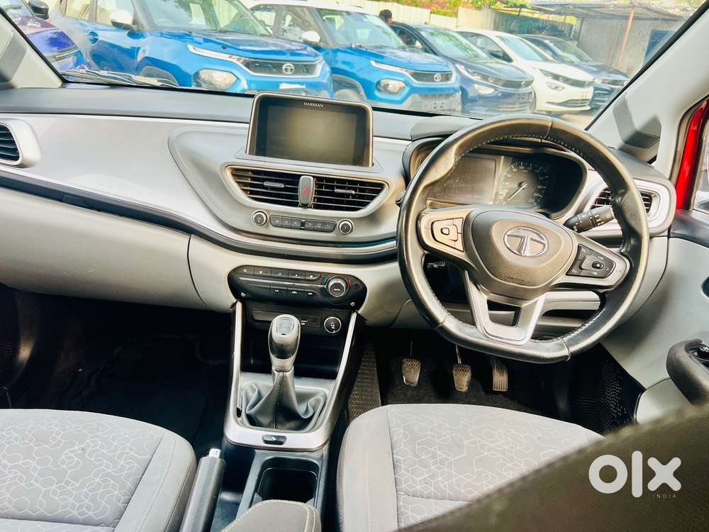 Tata Altroz, 2025, Petrol