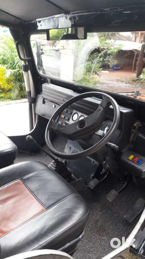 Vintage Mahindra Jeep Cj500di