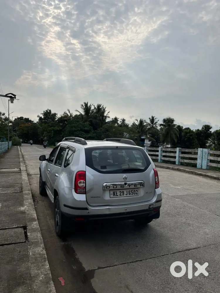 Renault Duster 2015 Showroom Service