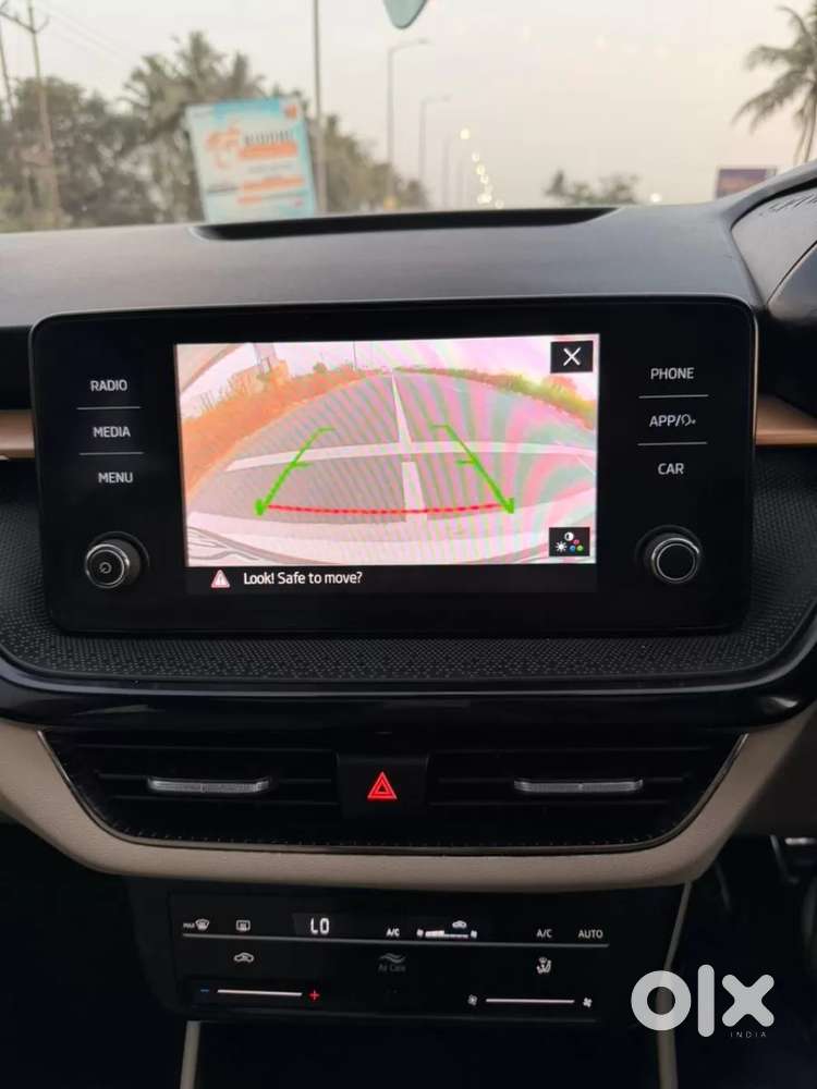 Skoda Slavia Style 1.0l Tsi At, 2023, Petrol