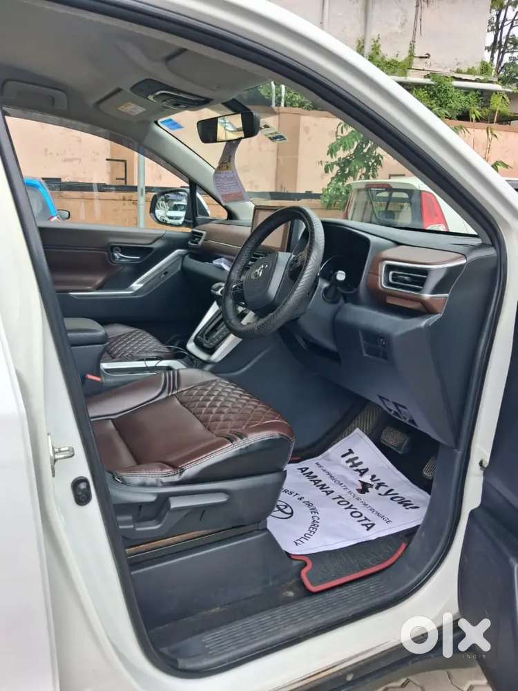 Toyota Innova Hycross 2023