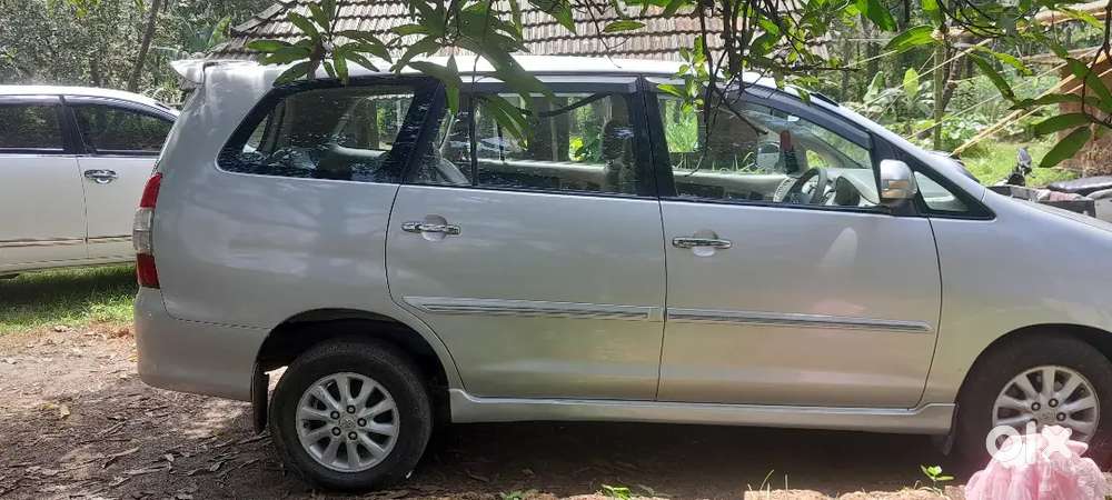 Toyota Innova 2012 V Diesel Well Maintained