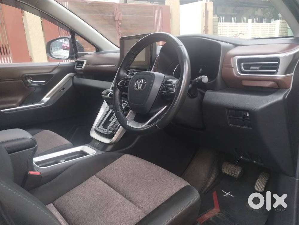 Toyota Innova Hycross 2.0 Vx Hybrid 7 Str, 2023, Petrol