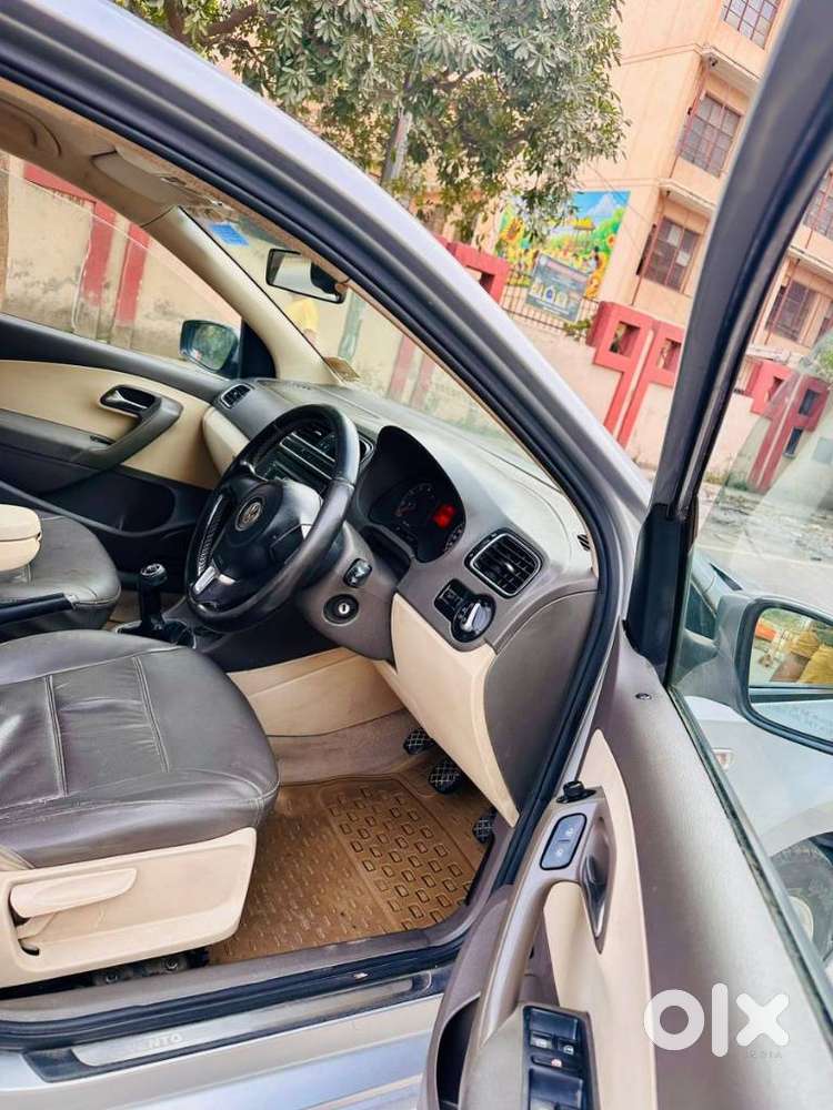 Volkswagen Vento 2010-2013 Petrol Highline, 2011, Petrol