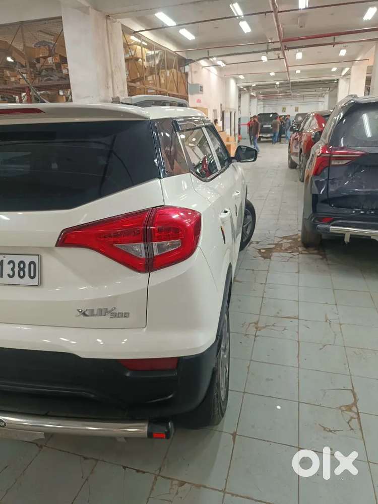 Mahindra Xuv300 2022 Petrol 12800 Km Driven