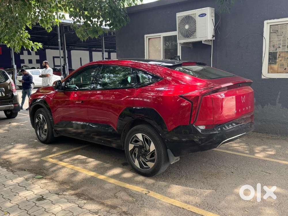 Mahindra Electric Car 2025
