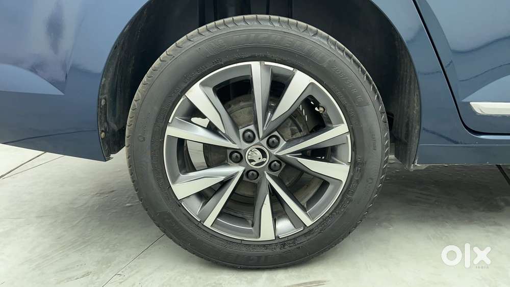 Skoda Slavia Style 1.0l Tsi At, 2023, Petrol