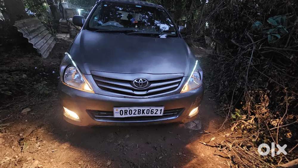 Toyota Innova 2012 Diesel 14000 Km Driven