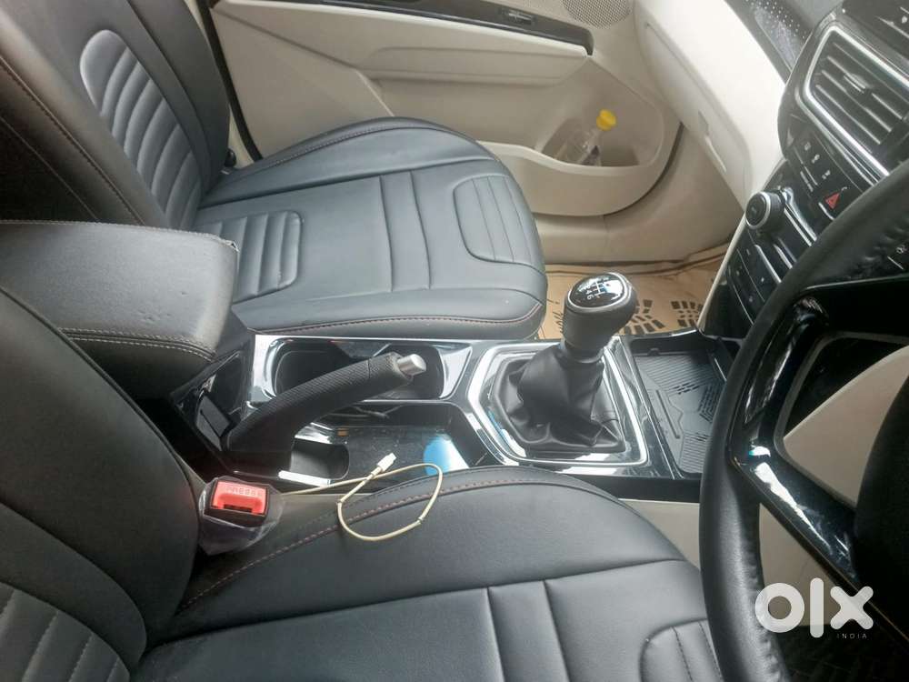 Mahindra Xuv 3xo Ax5 Pm Mt, 2024, Petrol