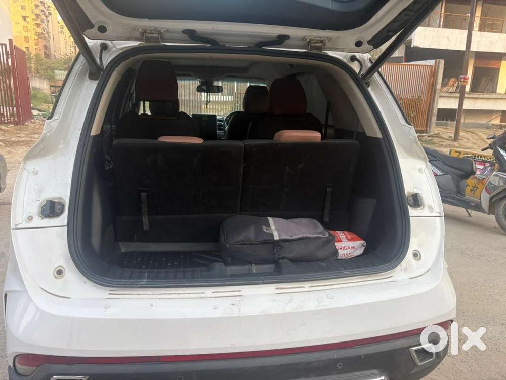 Mg Hector Plus, White Colour, 6 Seat, Full Insurance, 2023 For 14.25l