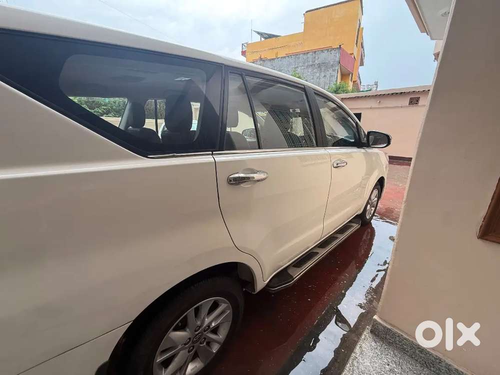 Toyota Innova Crysta Diesel 2.4 Gx 7 Seater