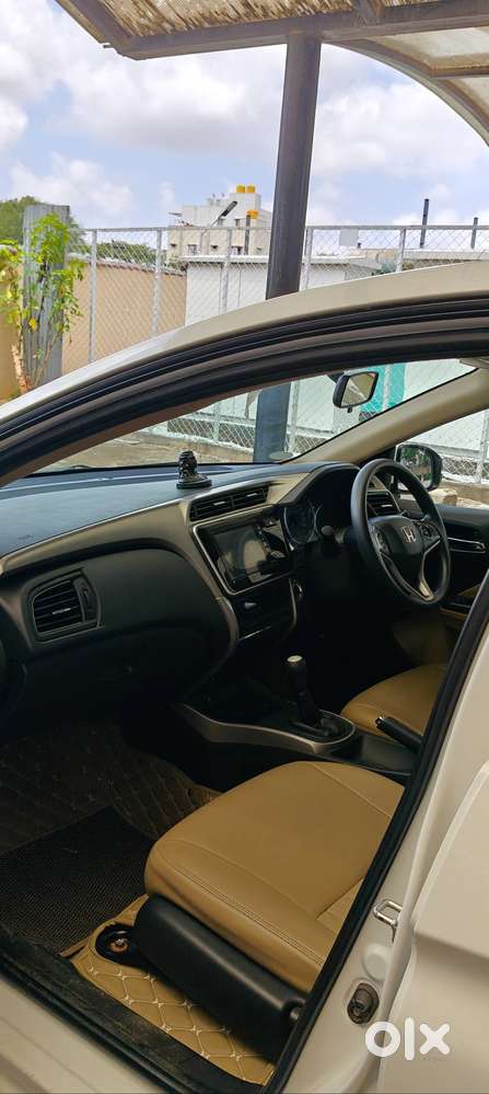 P White Honda City 2018 Petrol 125000 Km Driven
