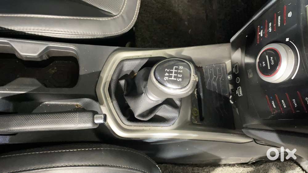 Mahindra Xuv300 W8 Option Dual Tone, 2023, Petrol