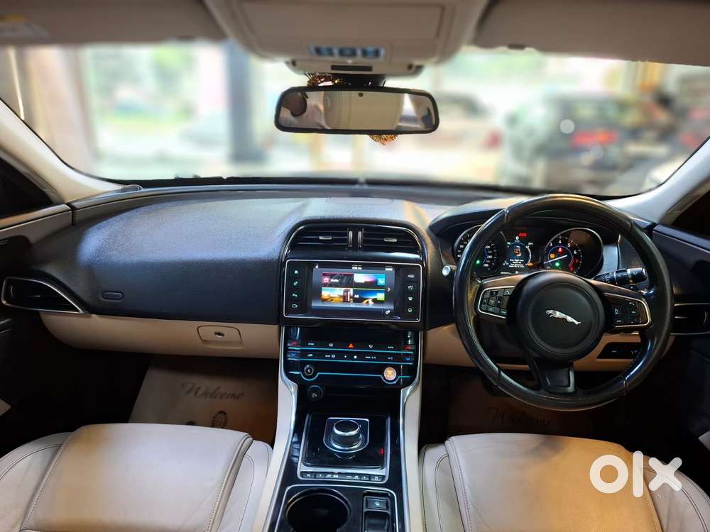 Jaguar Xe Prestige, 2016, Petrol